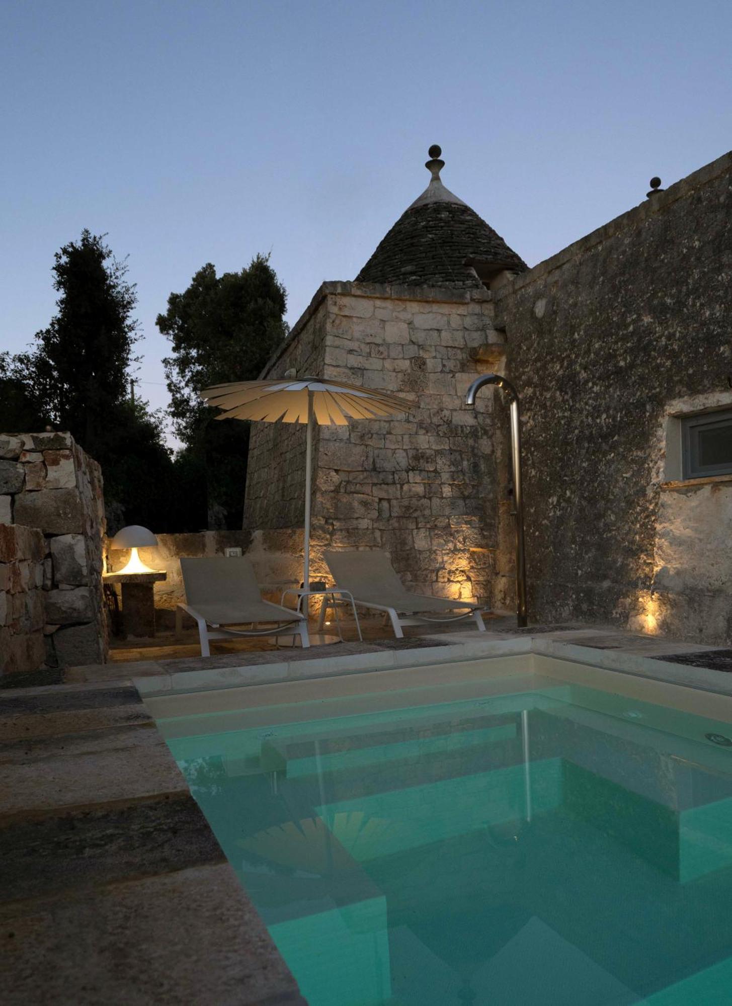 Truloco Nuzzi - Luxury Domus Villa โลโกโรตอนโด ภายนอก รูปภาพ